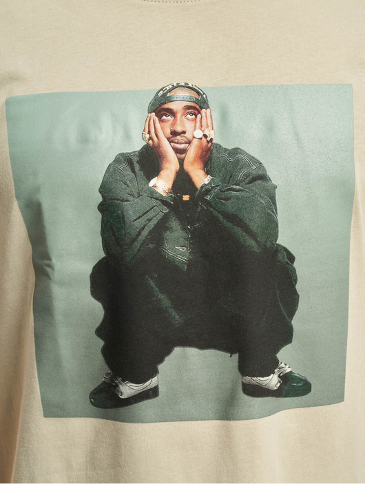 Männer t-shirts-109 Mister Tee Herren T-Shirt Tupac Sitting Pose in beige