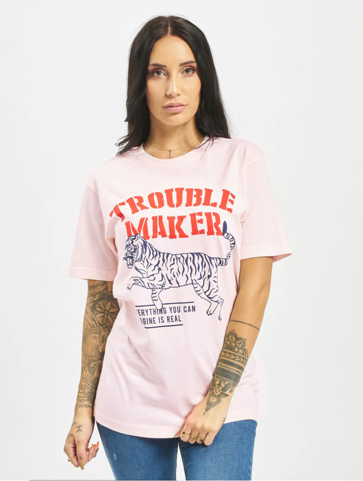 Frauen t-shirts-109 Mister Tee Damen T-Shirt Troublemaker in pink