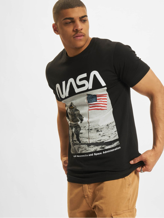 Männer t-shirts-109 Mister Tee Herren T-Shirt Nasa Moon Man in schwarz