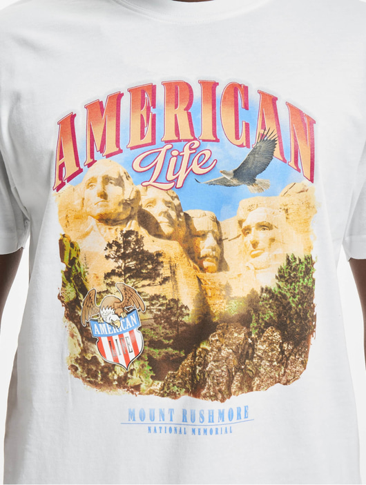 Männer t-shirts-109 Mister Tee Herren T-Shirt American Life Mount Roushmore in weiß