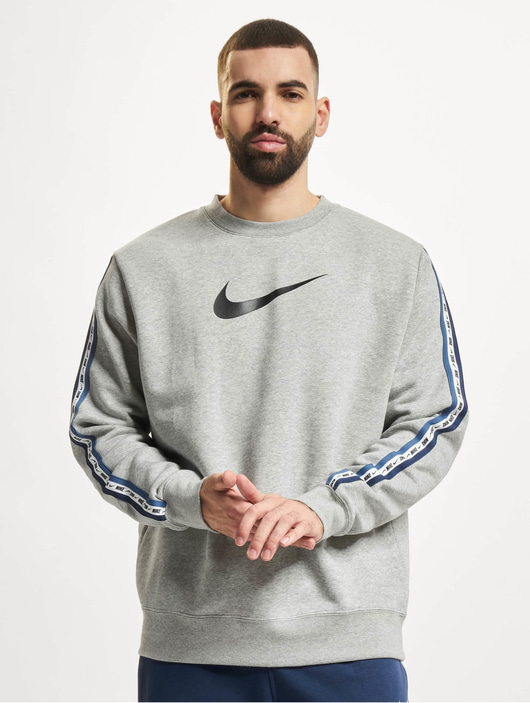 Männer pullover Nike Herren Pullover Repeat Flc Crew Bb in grau