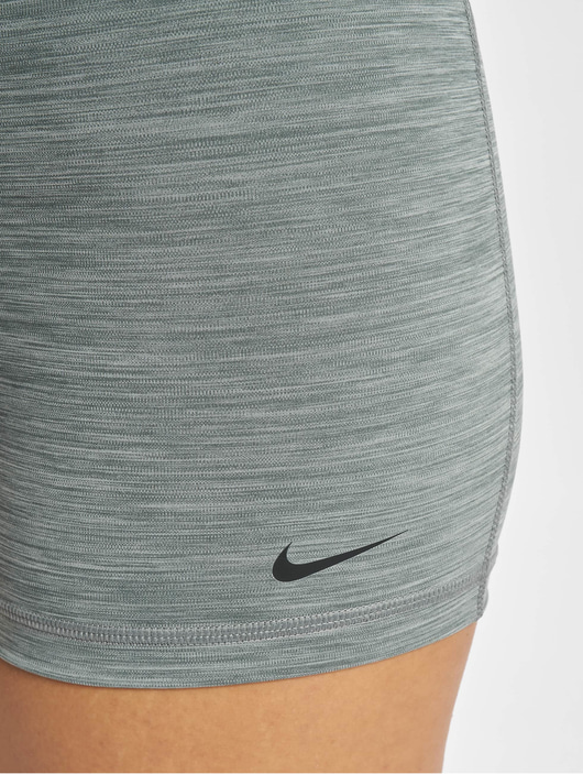 Frauen shorts Nike Damen Shorts 365 3in in grau
