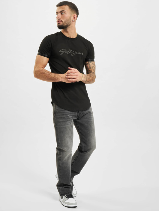 Männer t-shirts Sixth June Herren T-Shirt Signature Velvet Logo in schwarz