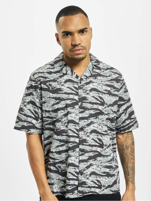 Männer hemden Urban Classics Herren Hemd Pattern Resort in camouflage