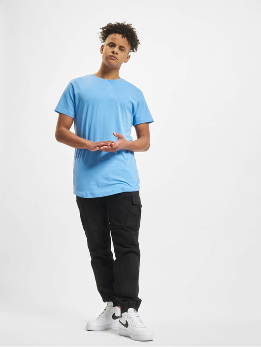 Männer t-shirts Urban Classics Herren T-Shirt Shaped Long in blau