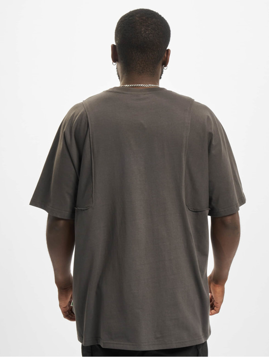 Männer t-shirts Urban Classics Herren T-Shirt Organic Wing Sleeve in grau