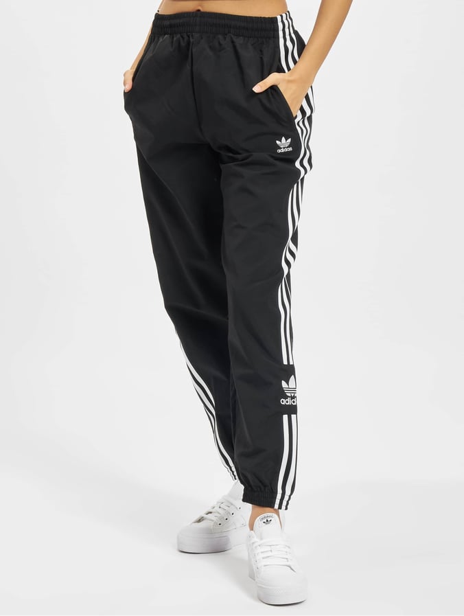 etnisch Doe voorzichtig Munching adidas Originals broek / joggingbroek Track in zwart 835655