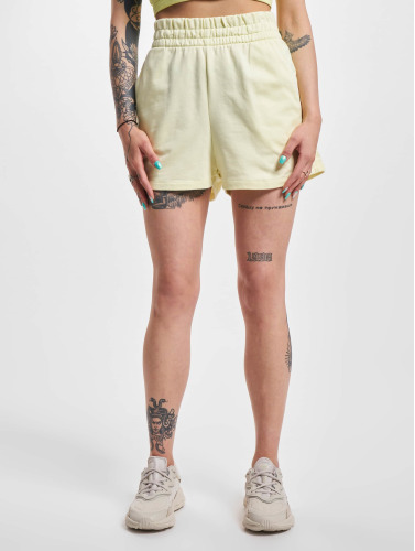 adidas Originals / shorts Adidas Originals 3 Stripes Shorts in geel