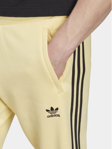 adidas Originals / joggingbroek 3 Stripes in geel