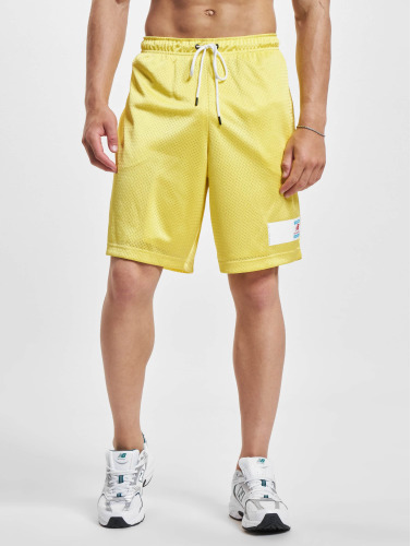 New Balance / shorts Essentials Mesh in geel
