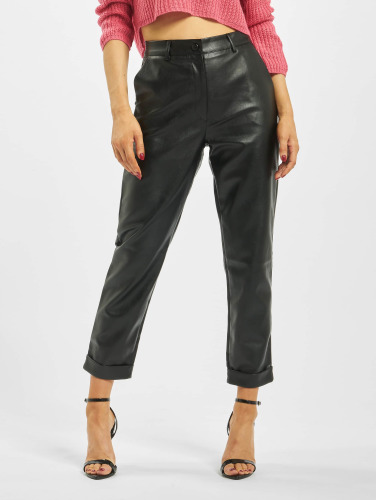 Missguided / Chino Petite Faux Leather Hem Cigarette in zwart
