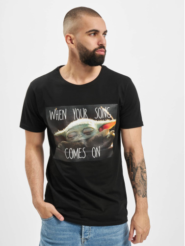 Merchcode / t-shirt Baby Yoda Song in zwart