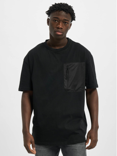 Urban Classics / t-shirt Oversized Big Pocket in zwart