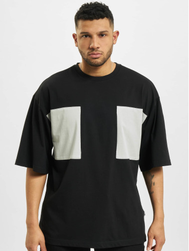 Urban Classics / t-shirt Big Double Pocket in zwart