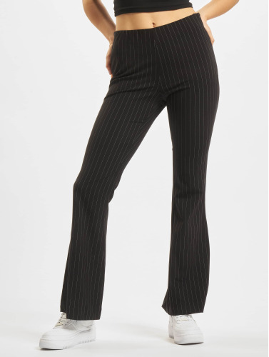 Urban Classics / Chino Ladies Flared Pin Stripe in zwart