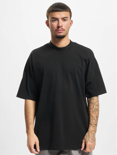Urban Classics / t-shirt Oversized Mock Neck in zwart