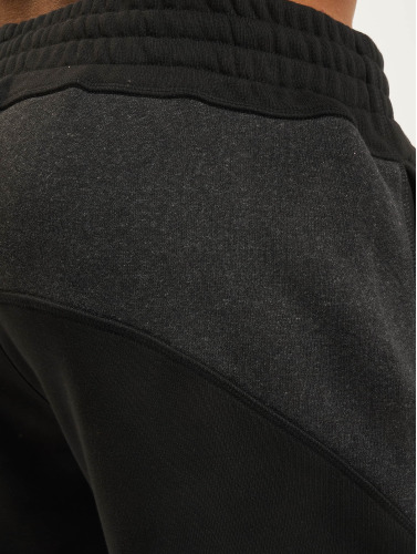 adidas Originals / joggingbroek Essentials in zwart