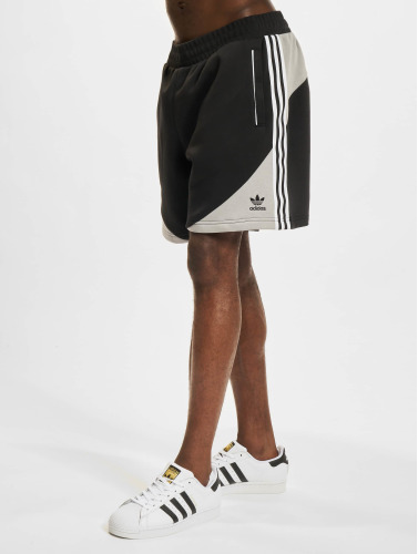 adidas Originals / shorts SST Fleece in zwart