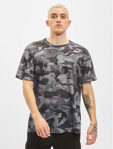 Nike Performance / t-shirt Dri-Fit Legend Camo All Over Print in grijs