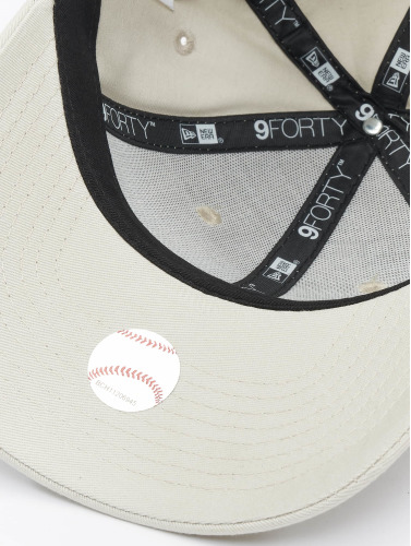 New York Yankees Womens League Essential Light Beige 9FORTY Adjustable Cap