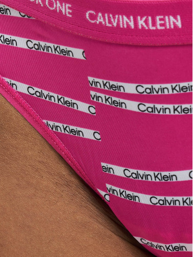 Calvin Klein / ondergoed Thong 2pk Ticker Tape Logo in pink