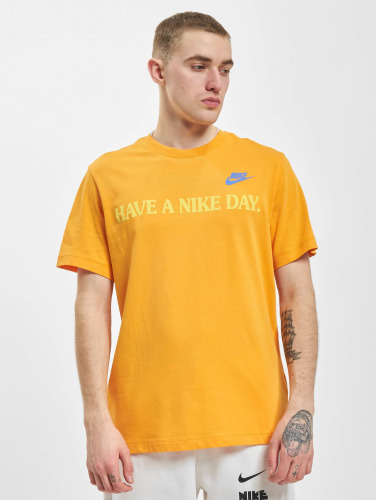 Nike / t-shirt Ess Stmt 4 in oranje