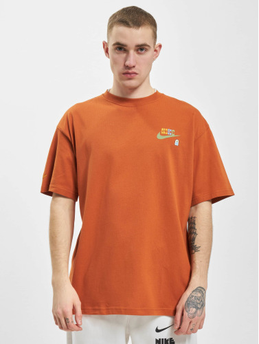 Nike / t-shirt NSW Sole Craft in oranje
