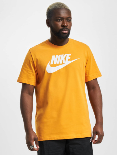 Nike / t-shirt Sportswear in oranje