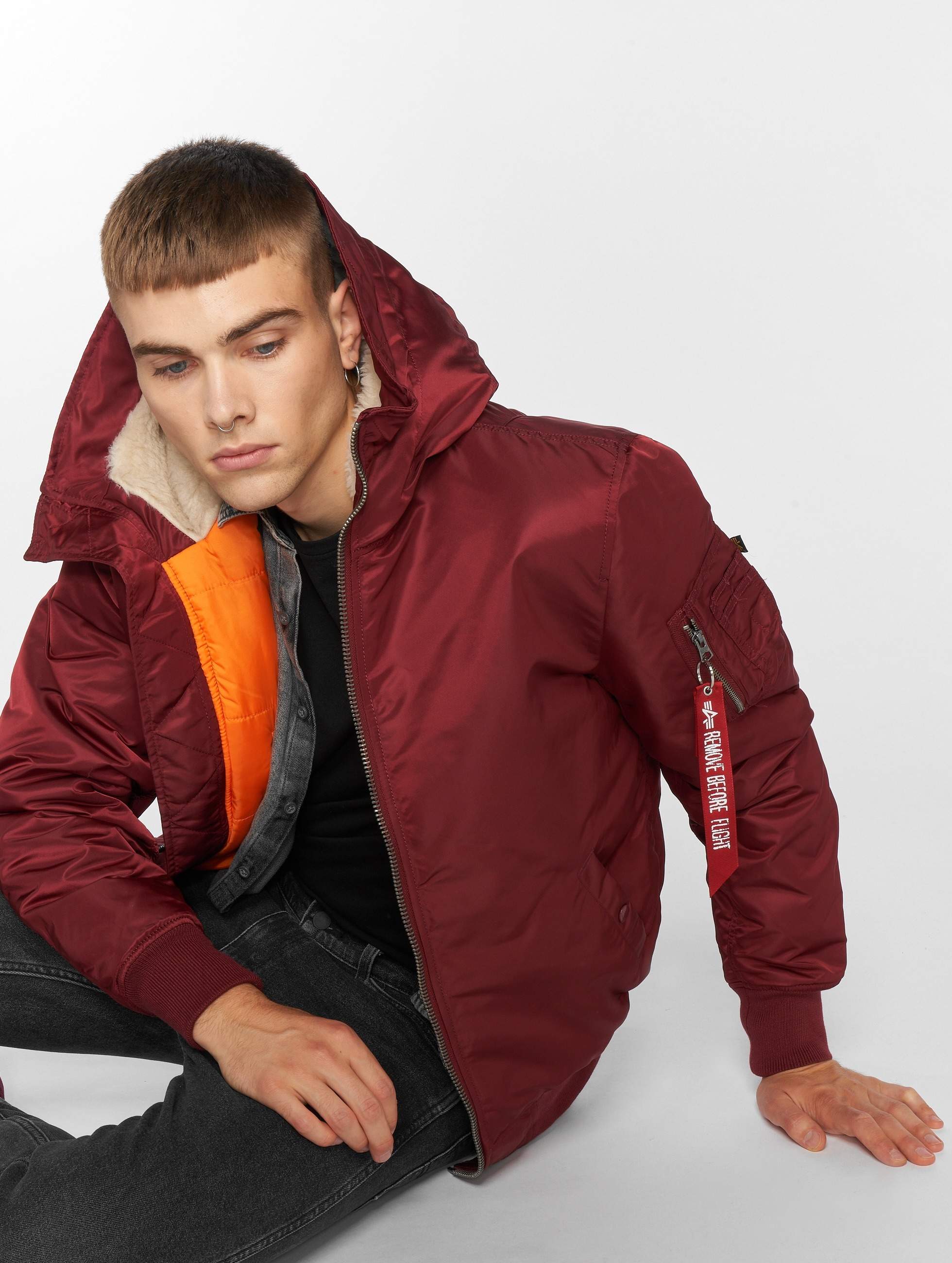 Alpha Industries Herren Bomberjacke MA-1 Hooded in rot 495062