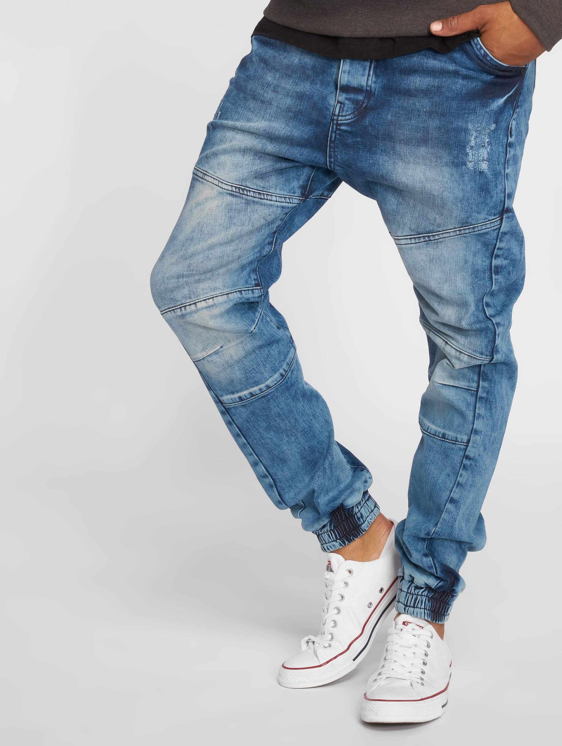 Модные молодежные джинсы мужские