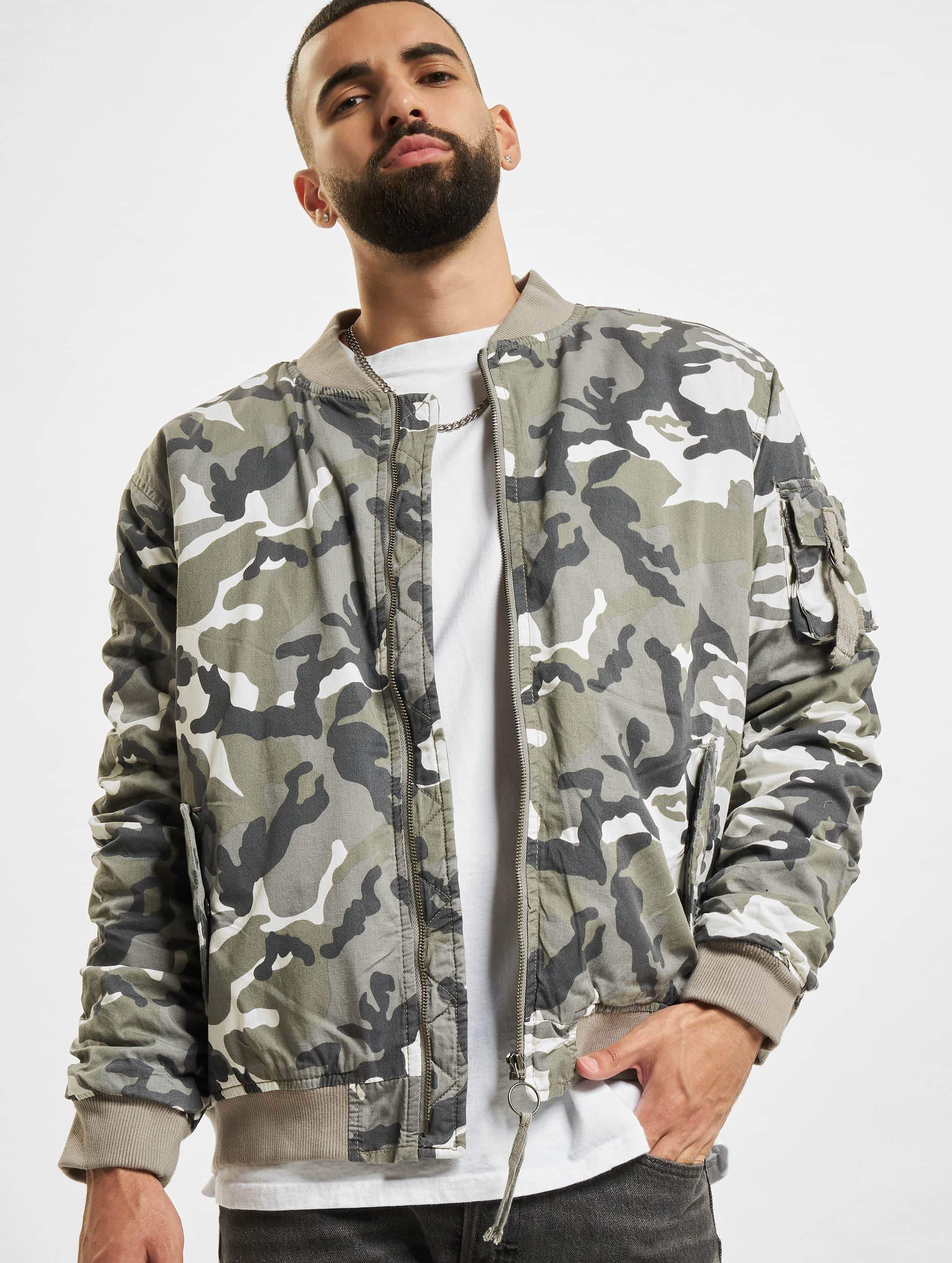 style bomber Urban Classics Veste légère camouflage streetwear pour homme