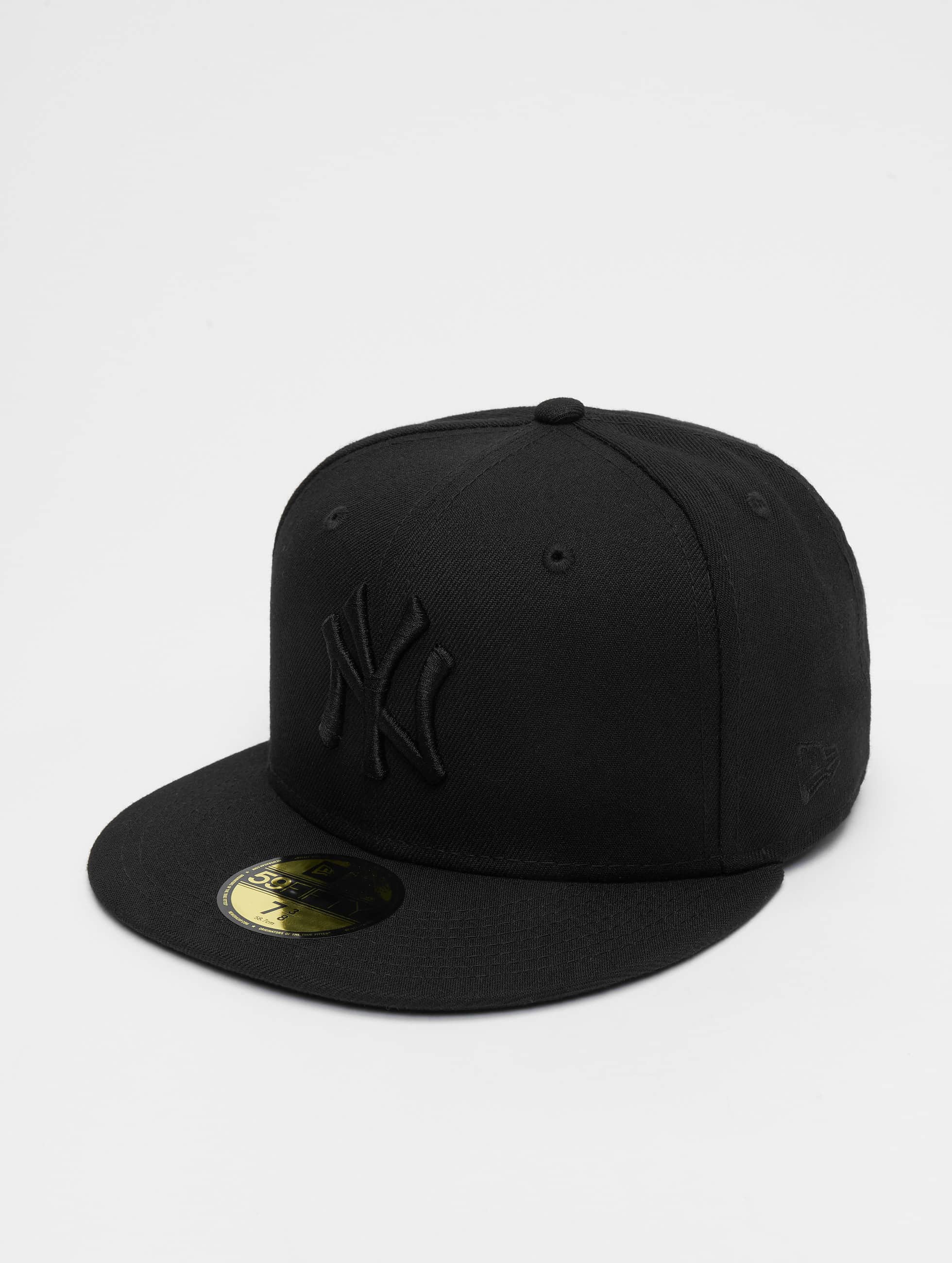 New Era / Fitted Cap On Black NY Yankees in zwart