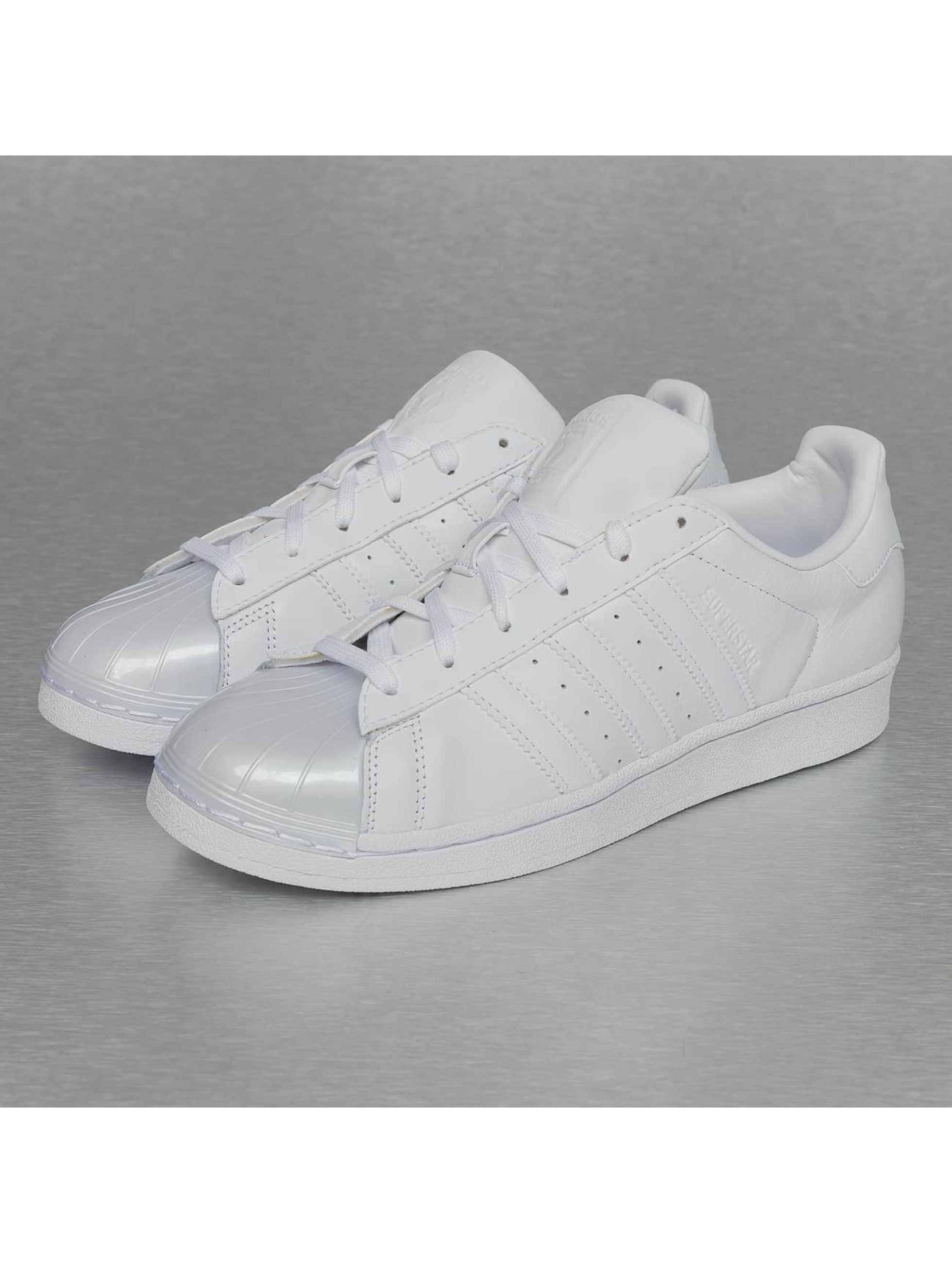 adidas Chaussures / Baskets Superstar Glossy Toe en blanc