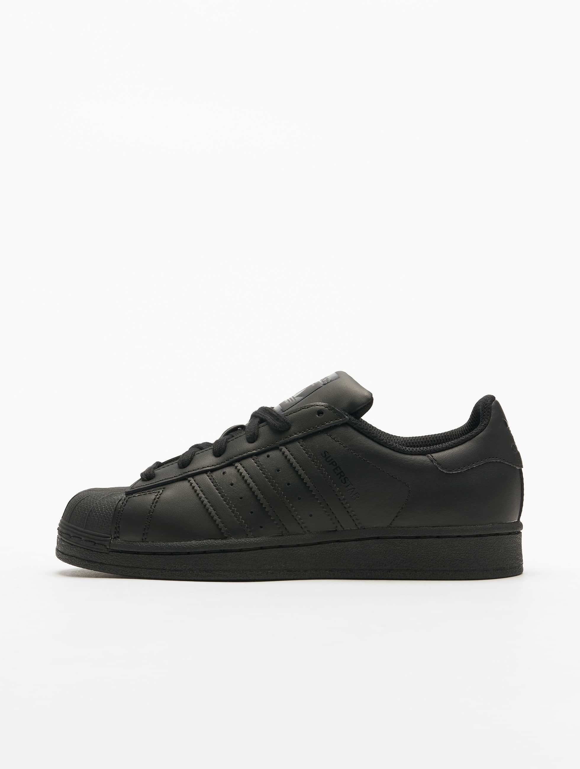 adidas Chaussures / Baskets Superstar Founda en noir