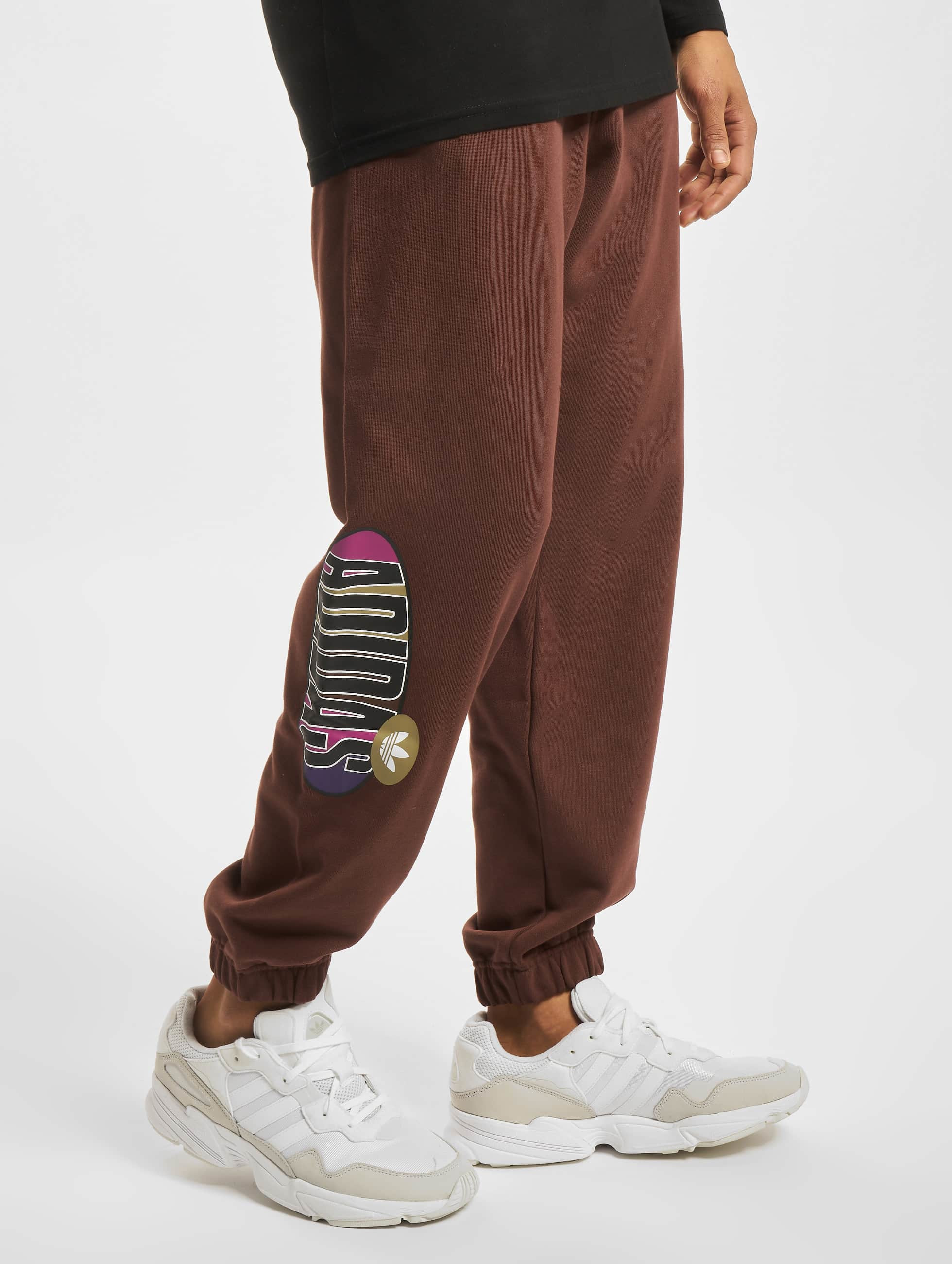 Structureel Normaal gesproken Hen adidas Originals broek / joggingbroek TRF A33 in bruin 855338