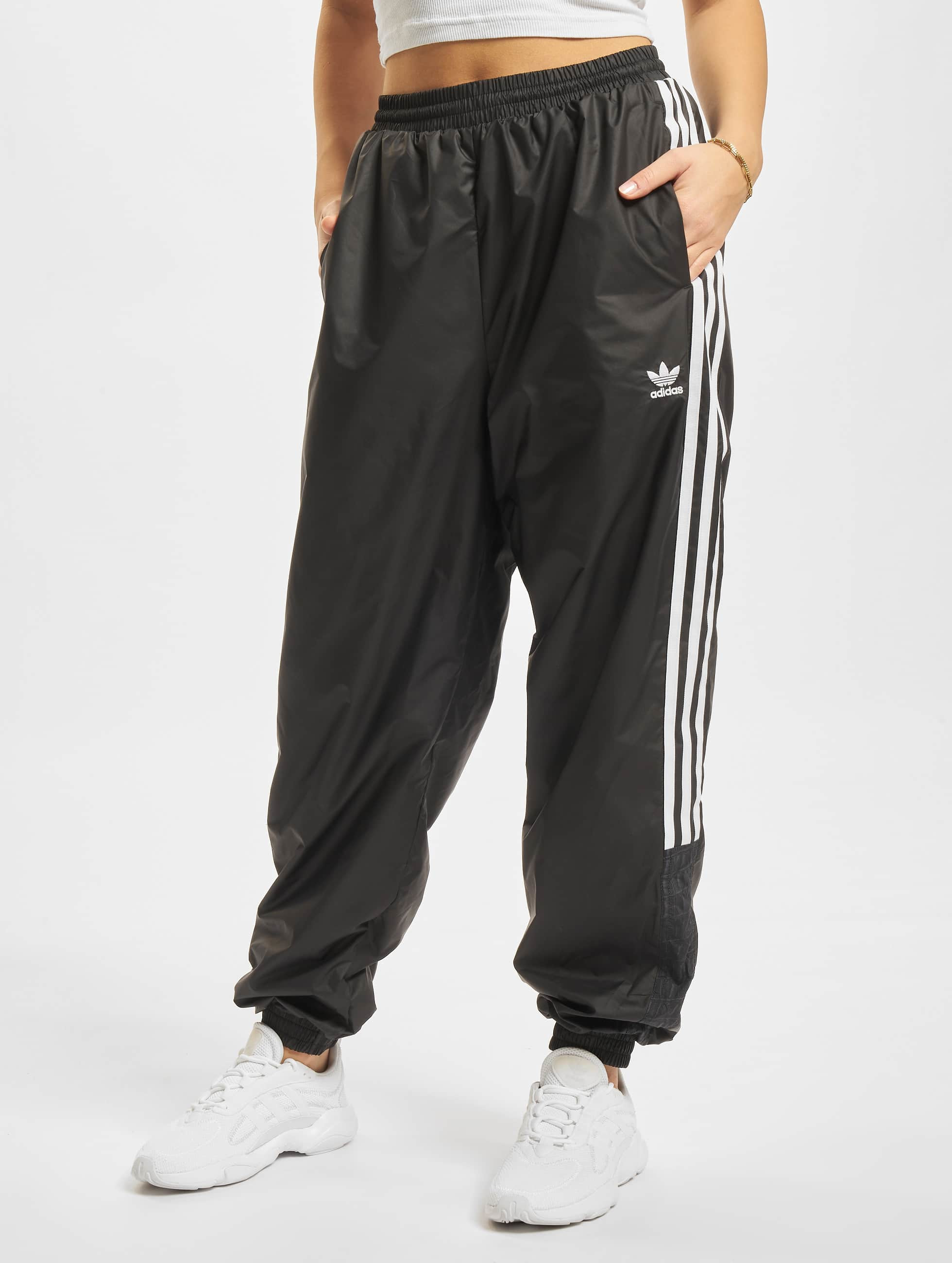 Giet Knipoog pop adidas Originals broek / joggingbroek 3-Stripes in zwart 855277