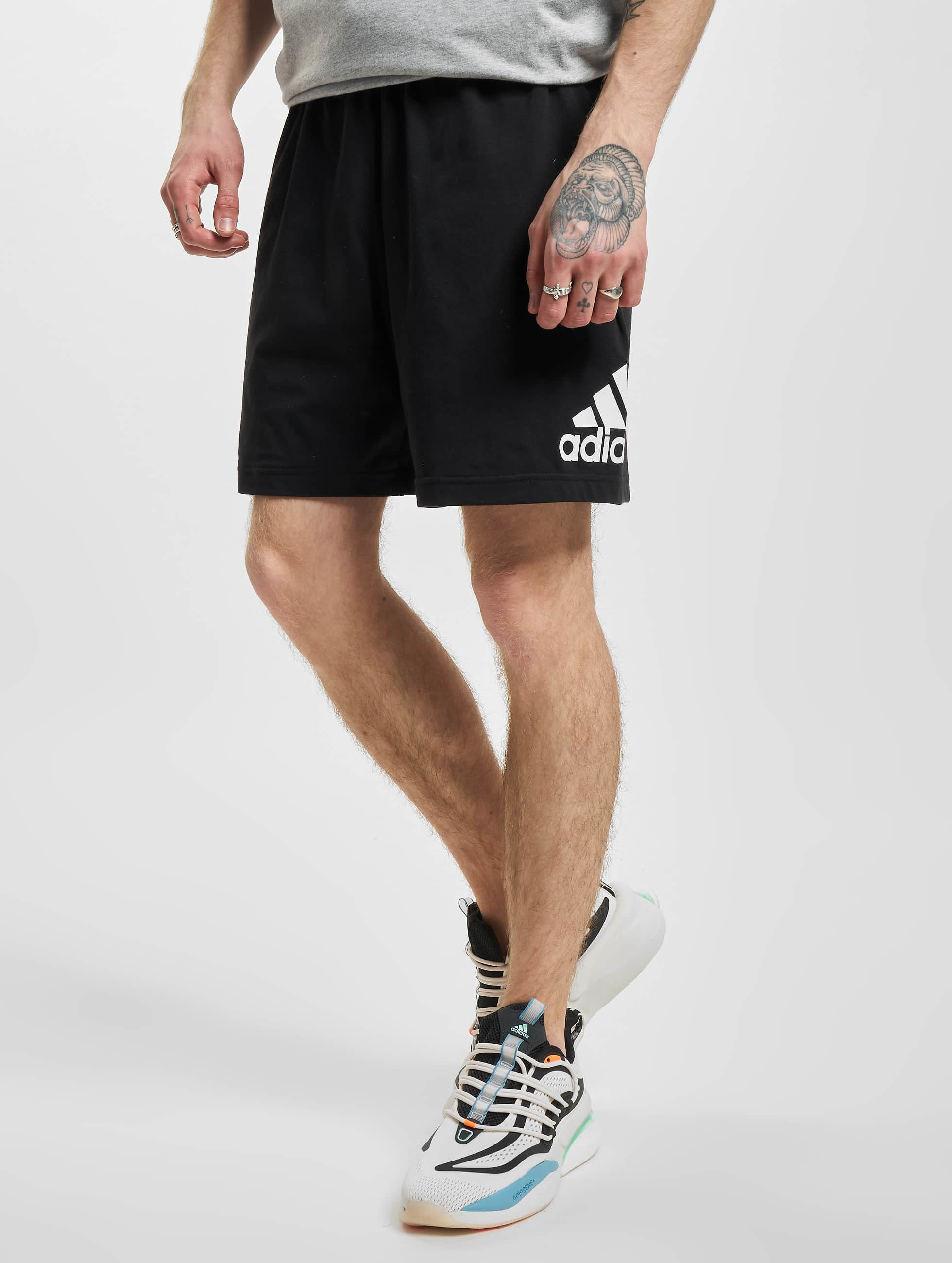 adidas Originals / shorts in zwart 996296