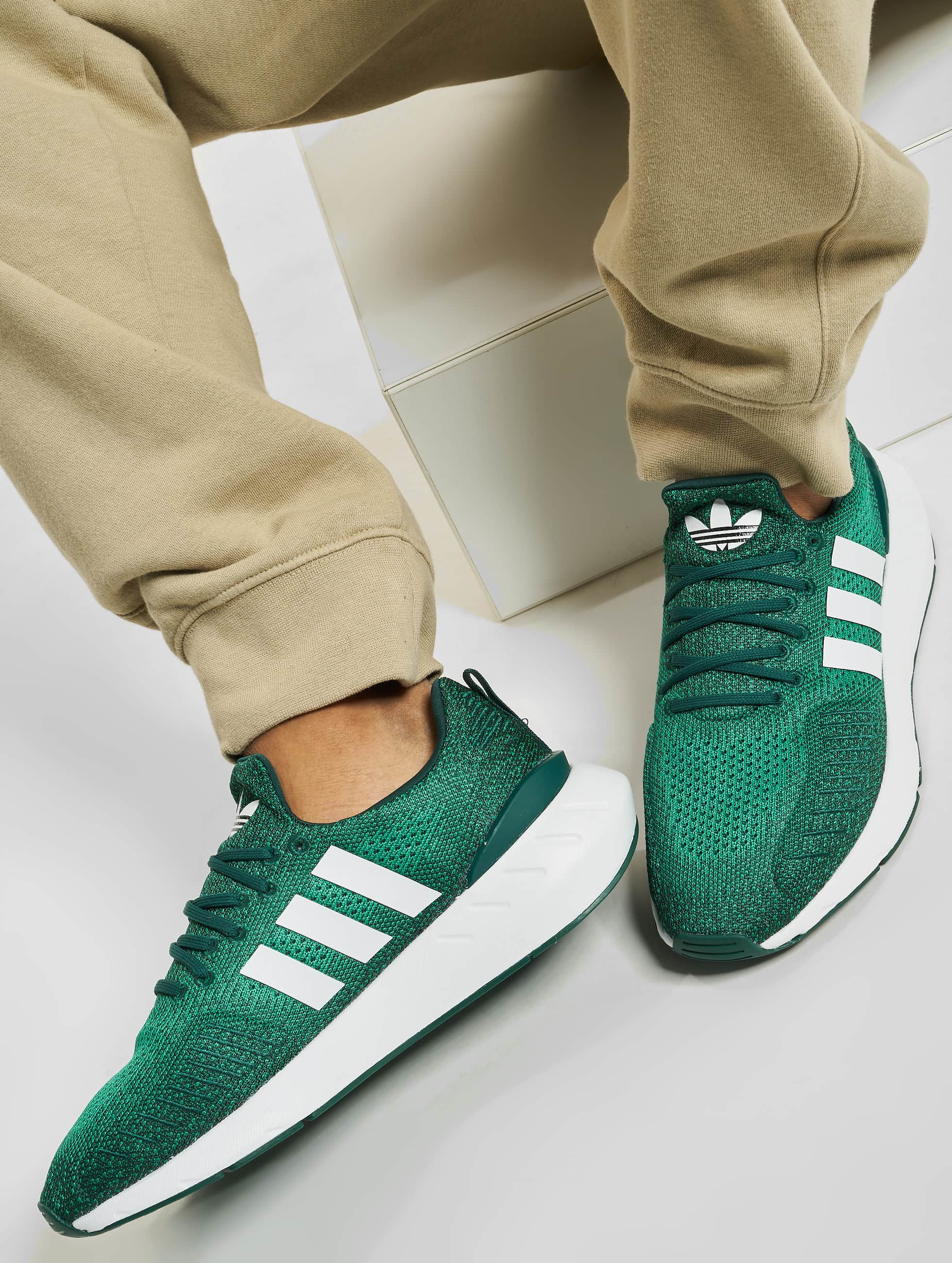 Darts Platteland overeenkomst adidas Originals schoen / sneaker Swift Run 22 in groen 872624