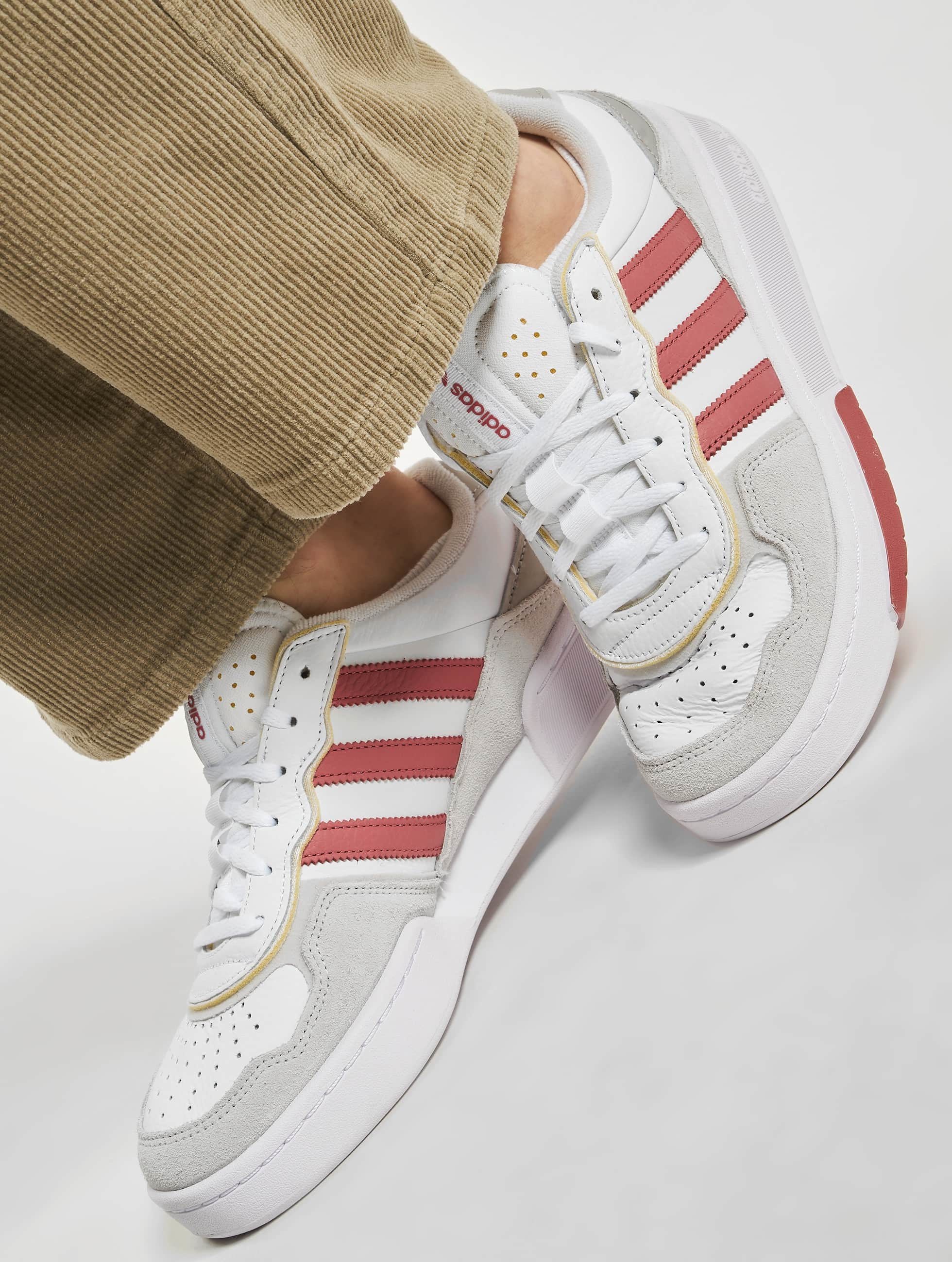 adidas / Sneakers Originals Courtic in white