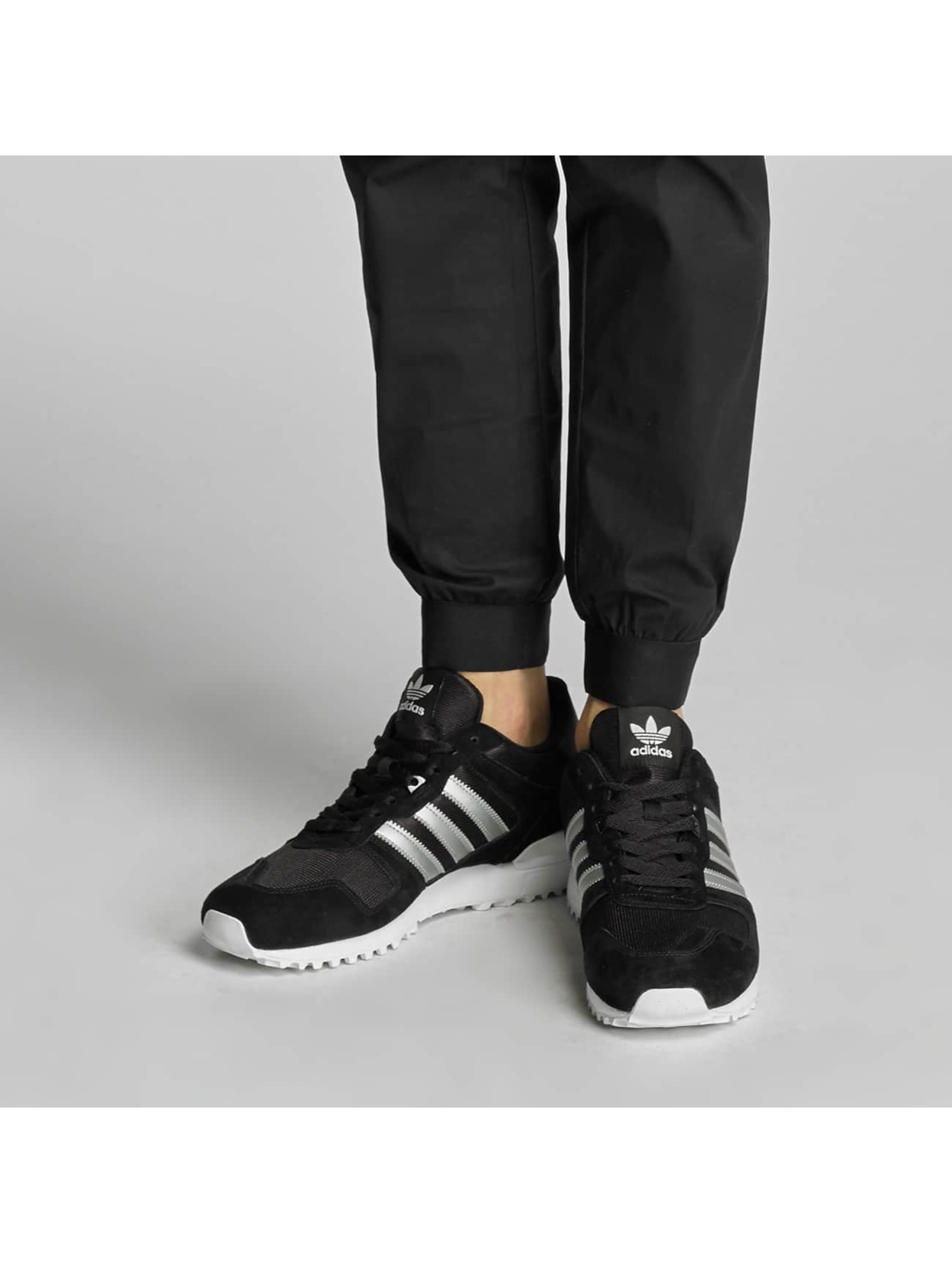 adidas schoen / sneaker ZX 700 in zwart