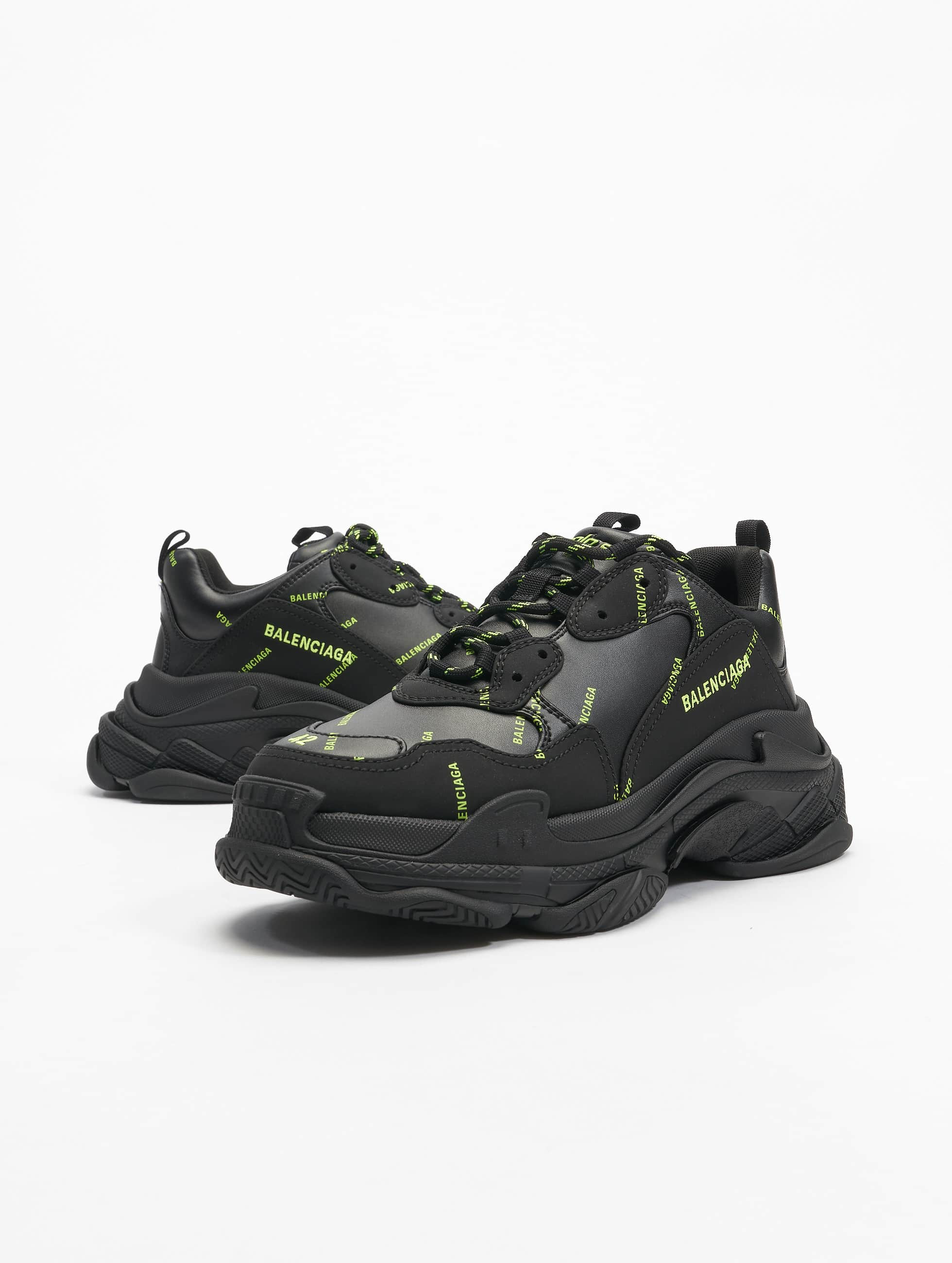 Luxury brands  Baskets Balenciaga Triple S  Drake Store