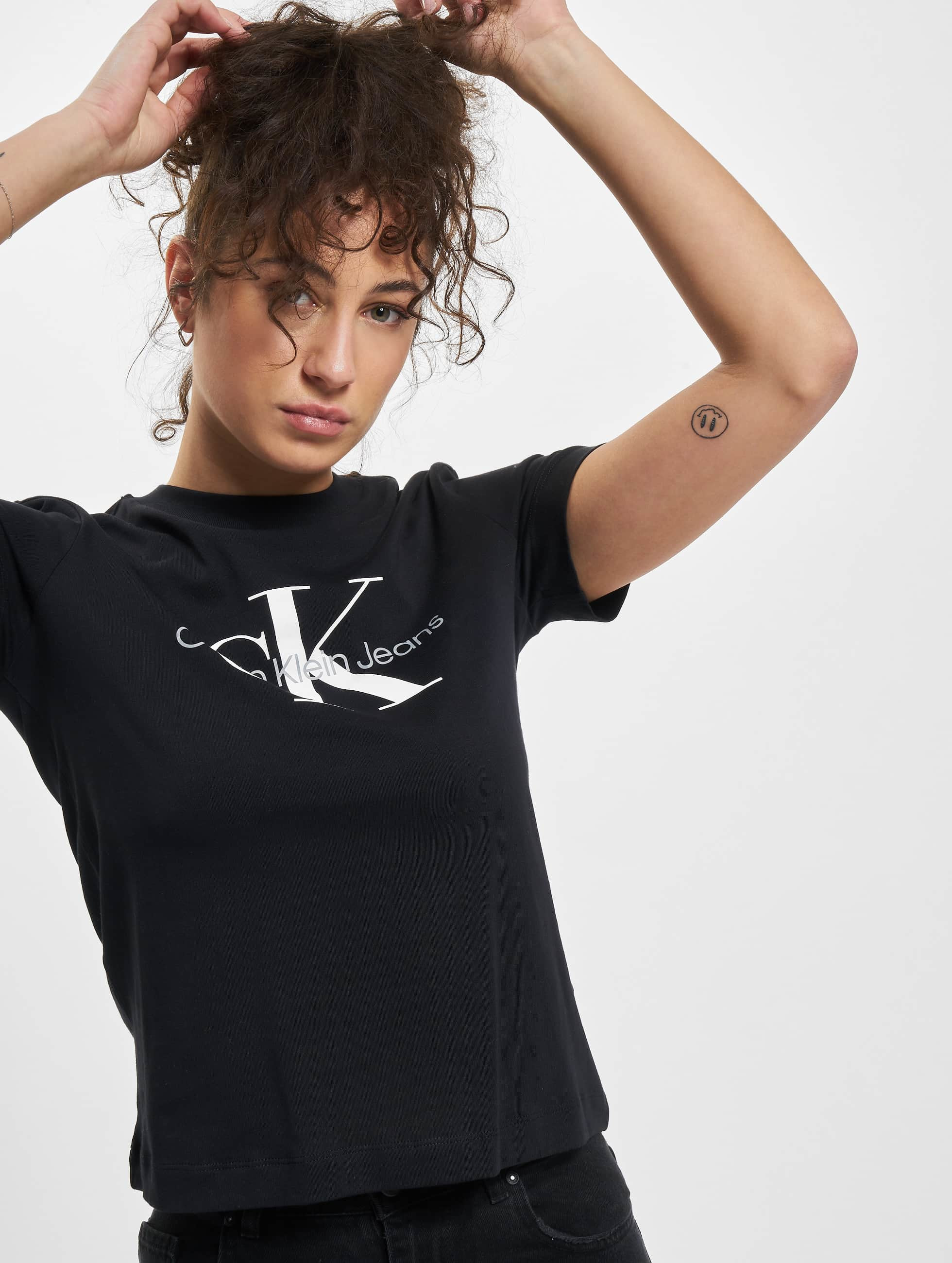 Calvin Klein Overwear / T-Shirt Core Monogram Regular in black 970934