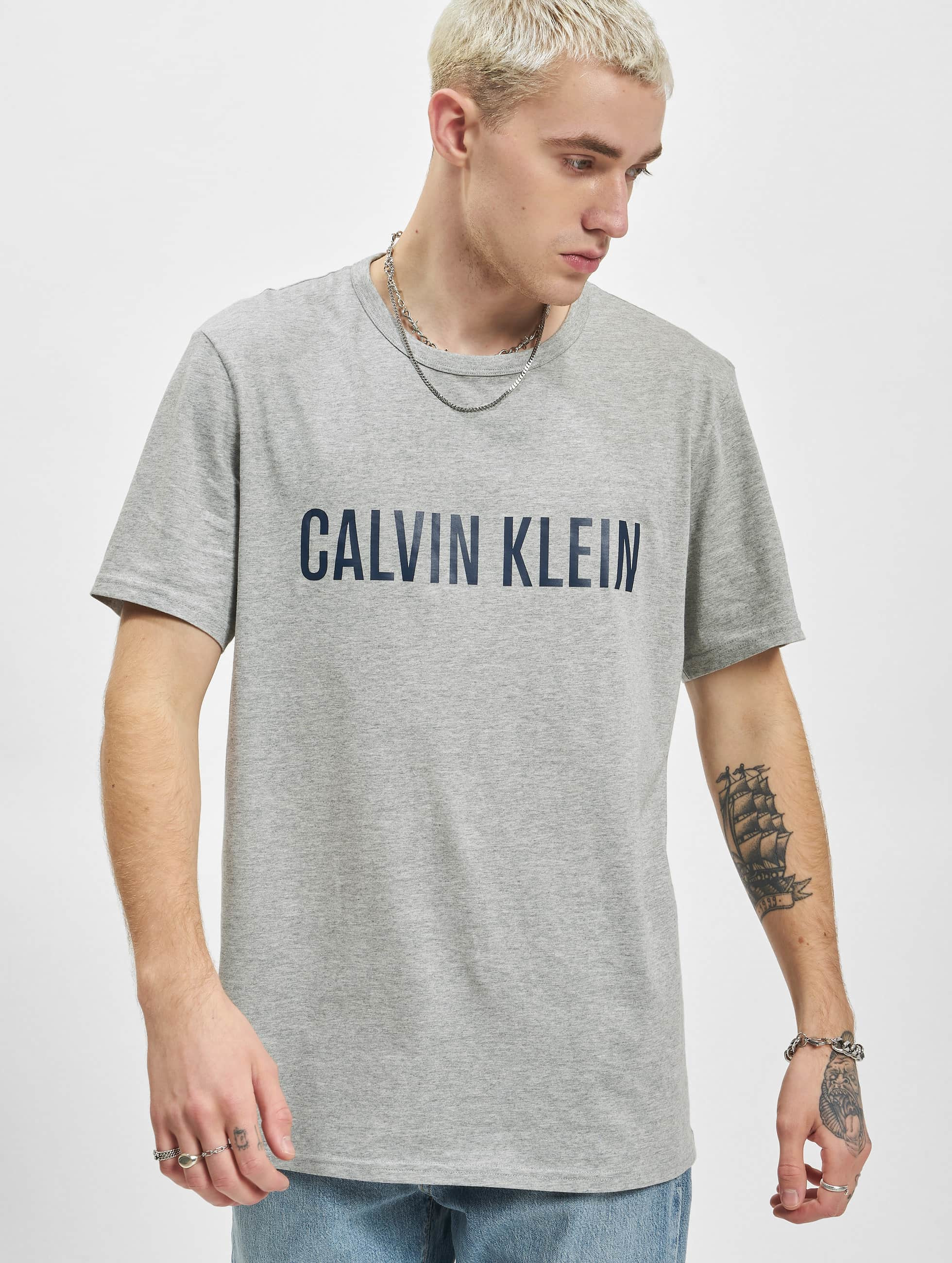 Calvin Klein Overwear / T-Shirt Logo in grey 957403