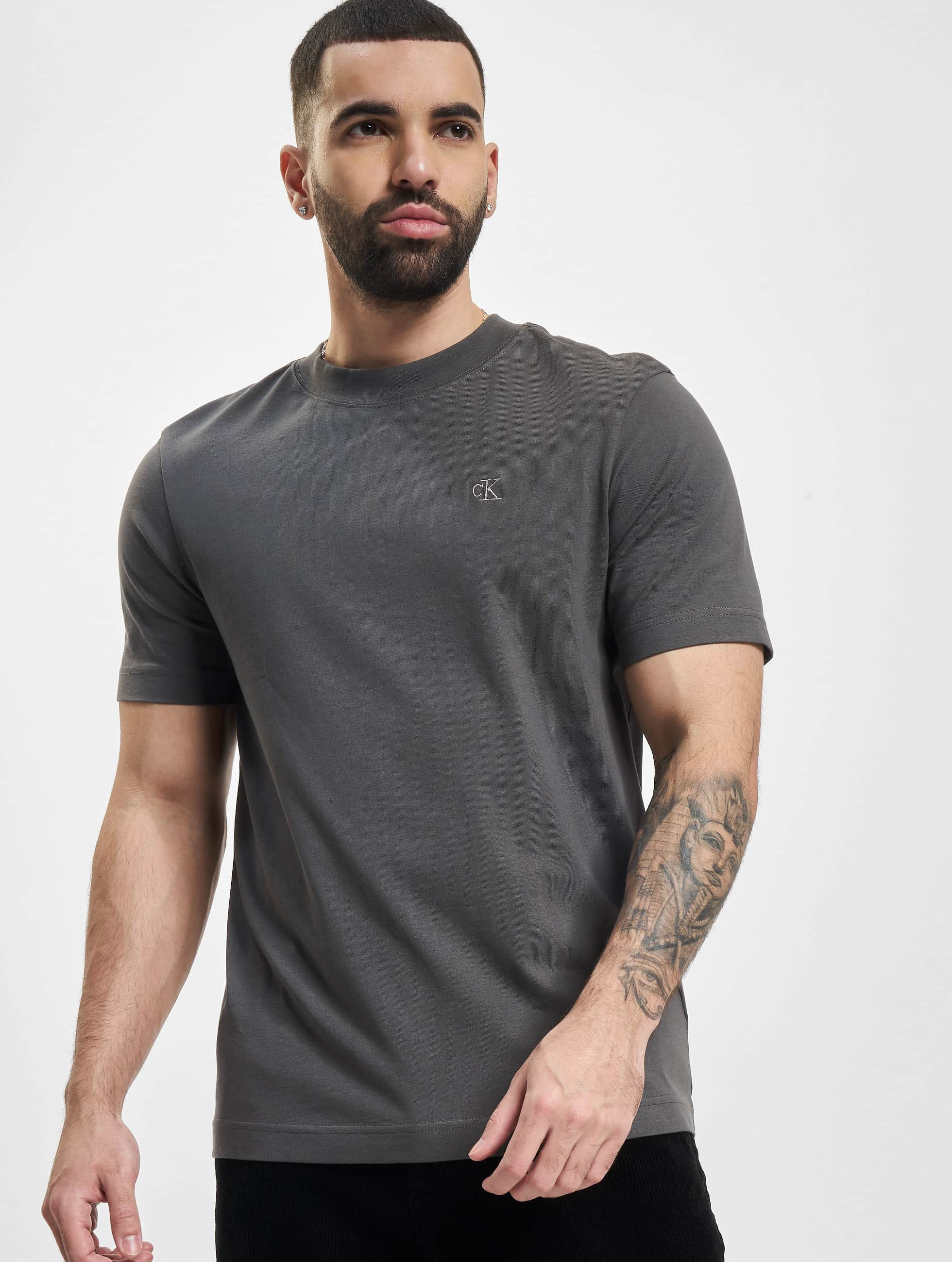 Calvin Klein Overwear / T-Shirt Logo Tape in grey 971366