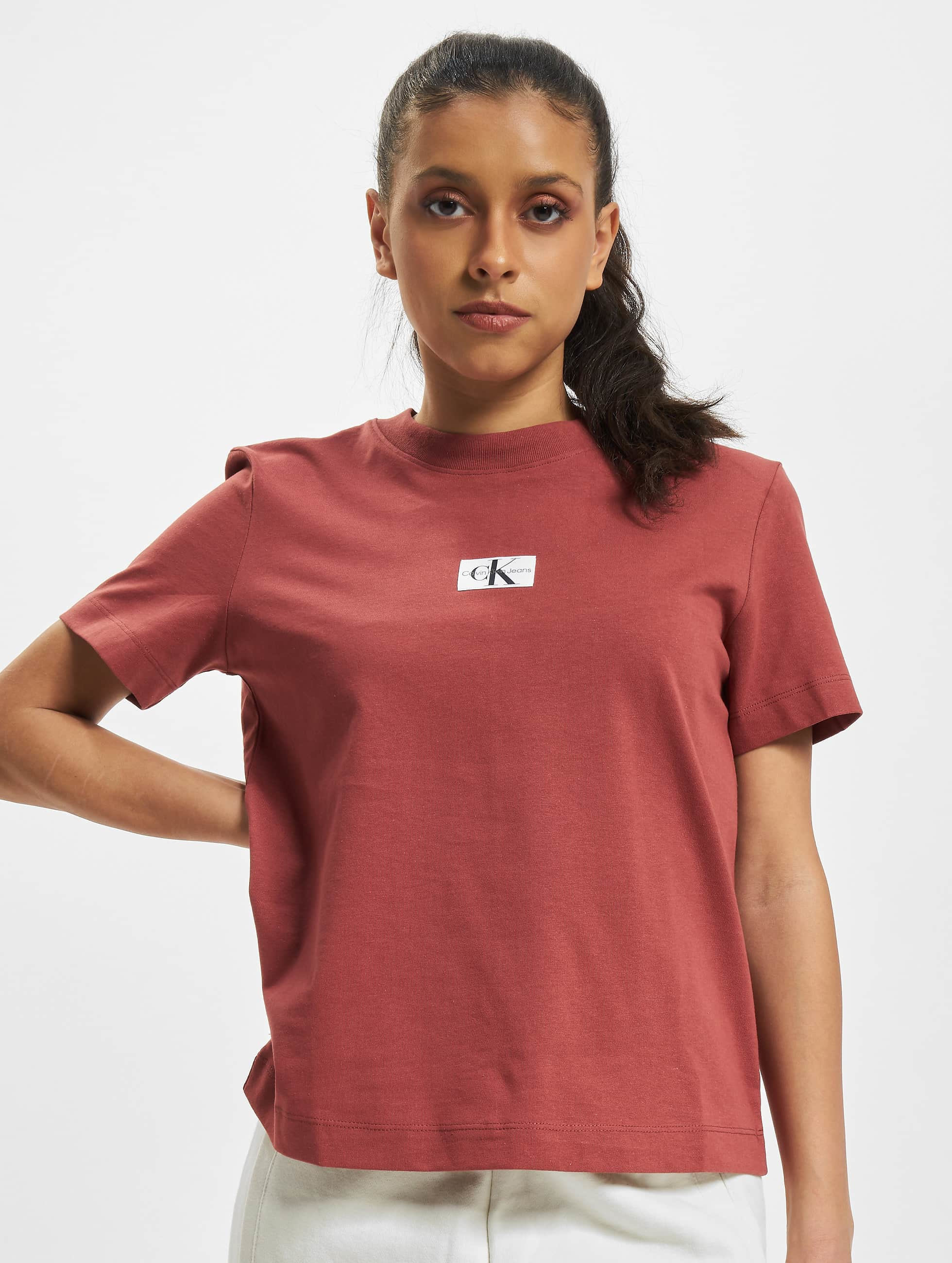 Calvin Klein Overwear / T-Shirt Badge Seaming in red 970977