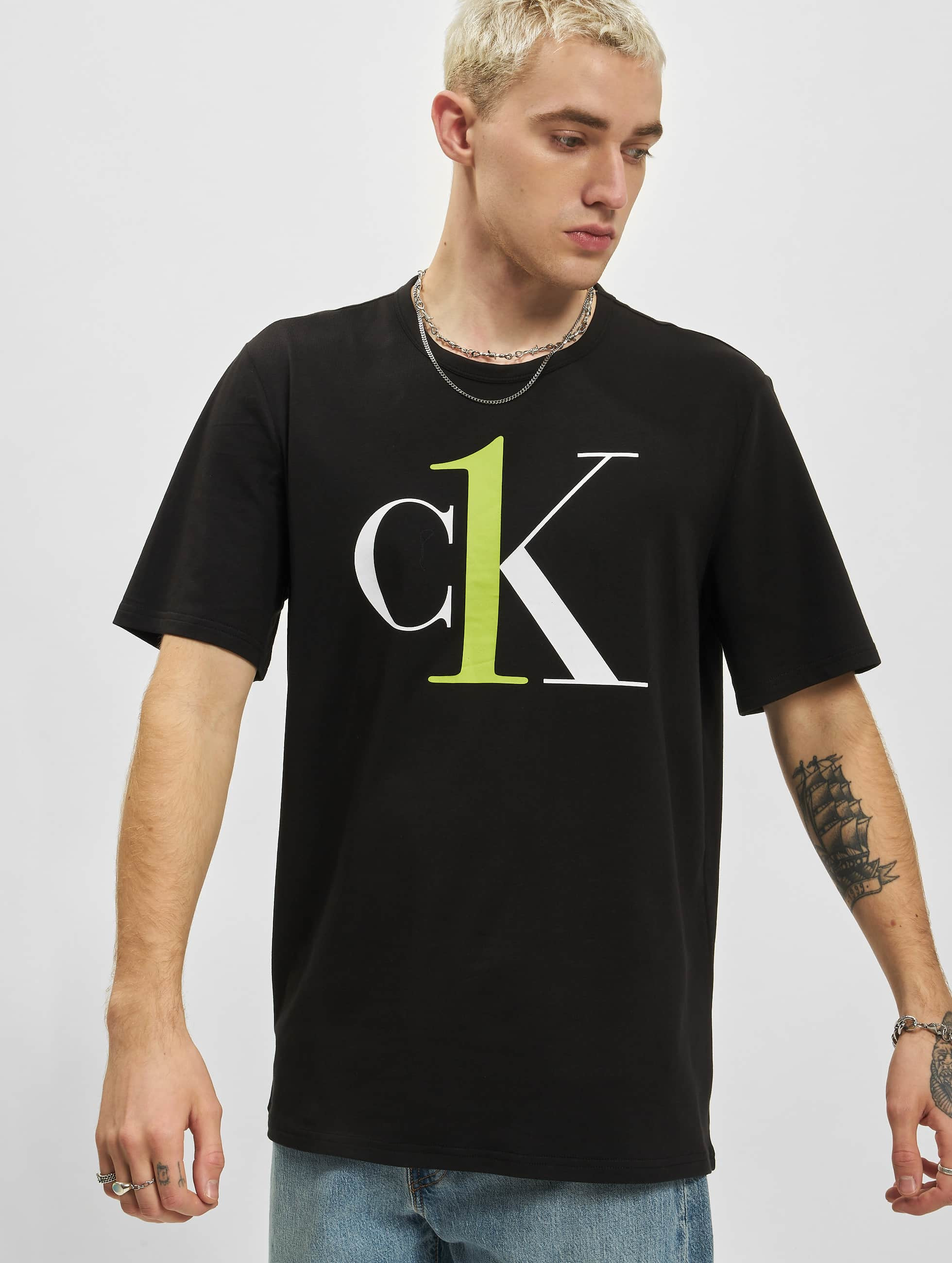 Moderator ontsmettingsmiddel optie Calvin Klein bovenstuk / t-shirt Crewneck in zwart 957398