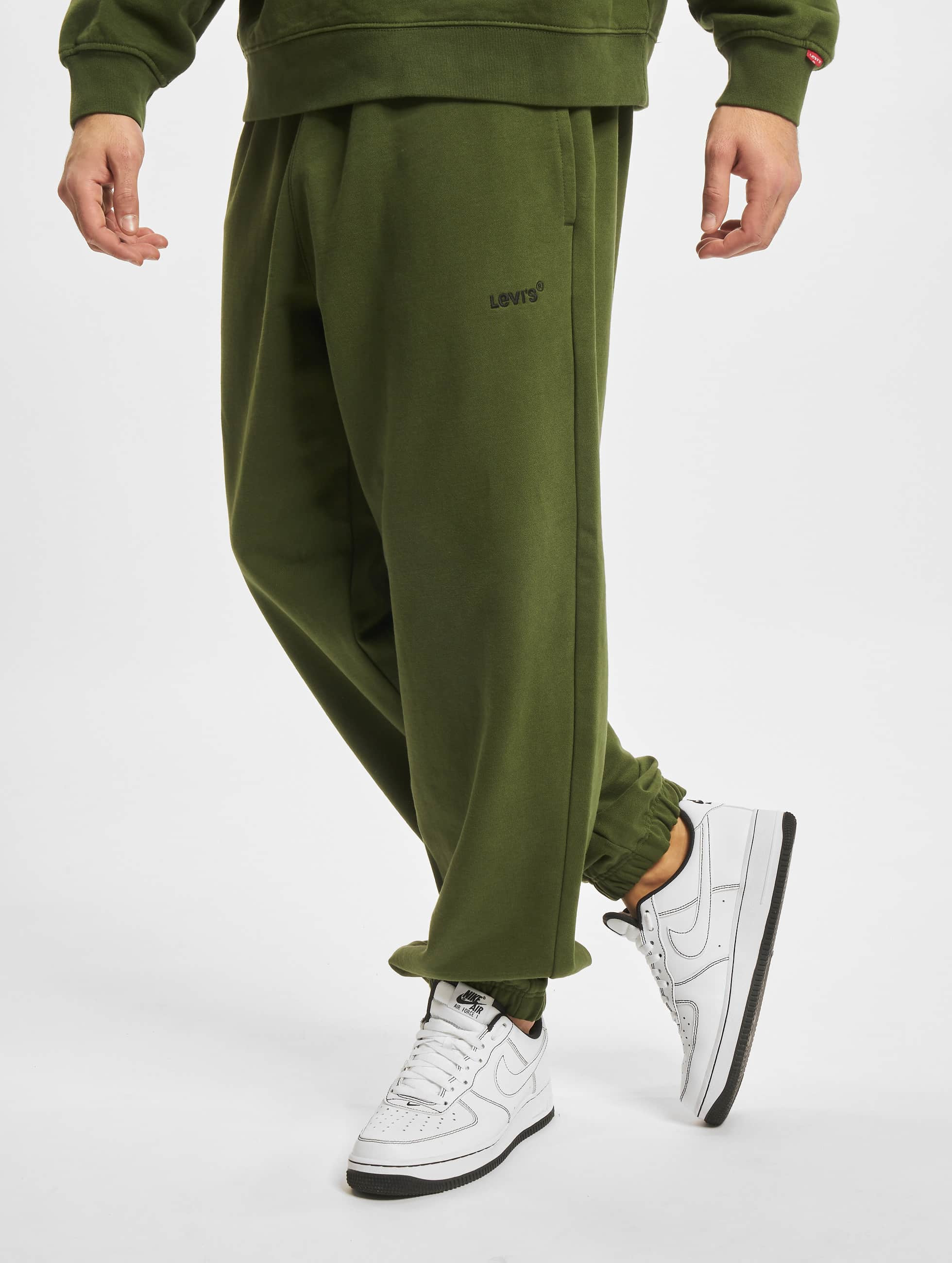 Levi's® Pant / Sweat Pant Red Tab in green 874142