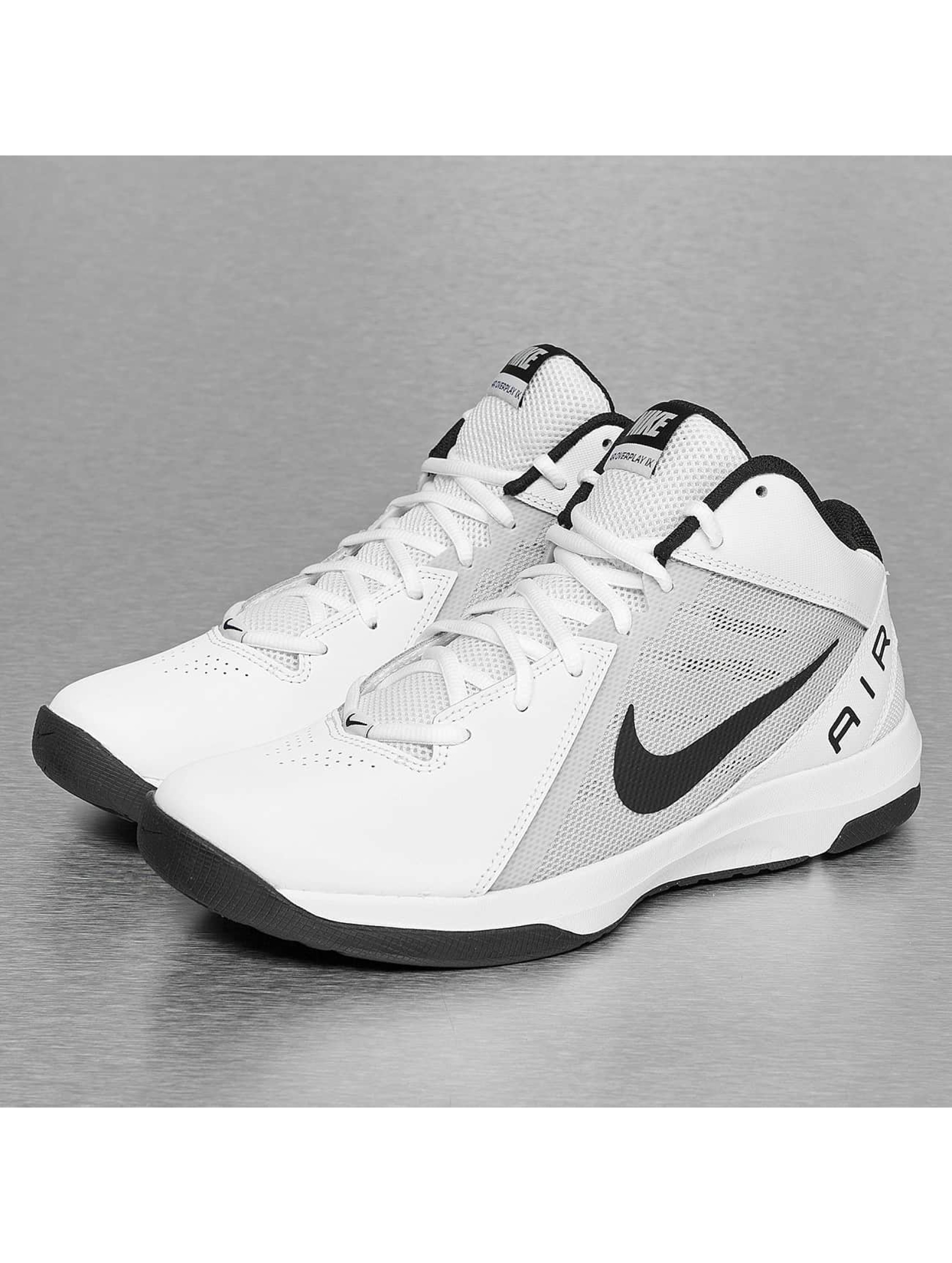 Nike Chaussures / Baskets The Air Overplay IX en blanc