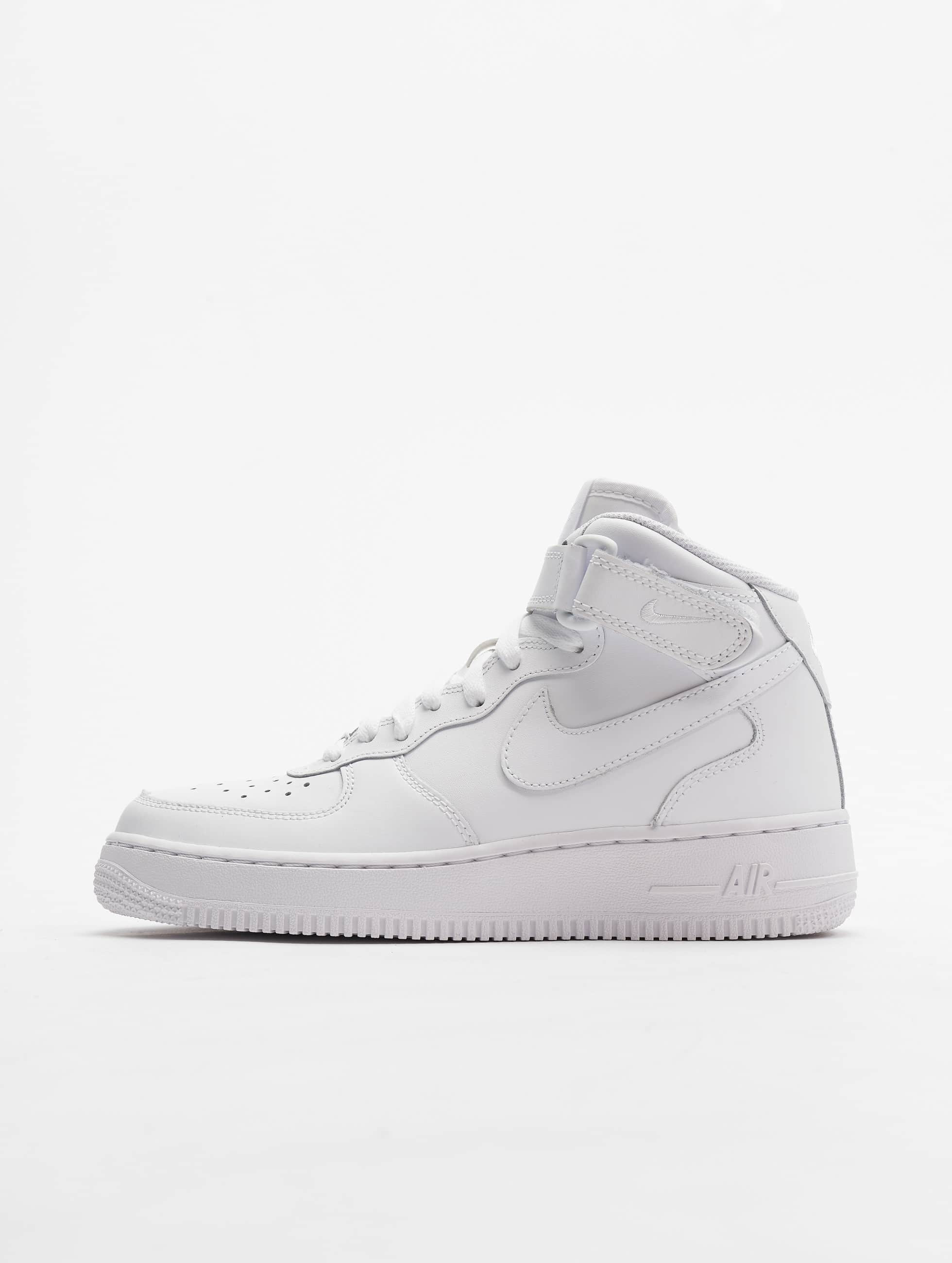 Nike Chaussures / Baskets Air Force 1 Mid Kids Basketball en blanc