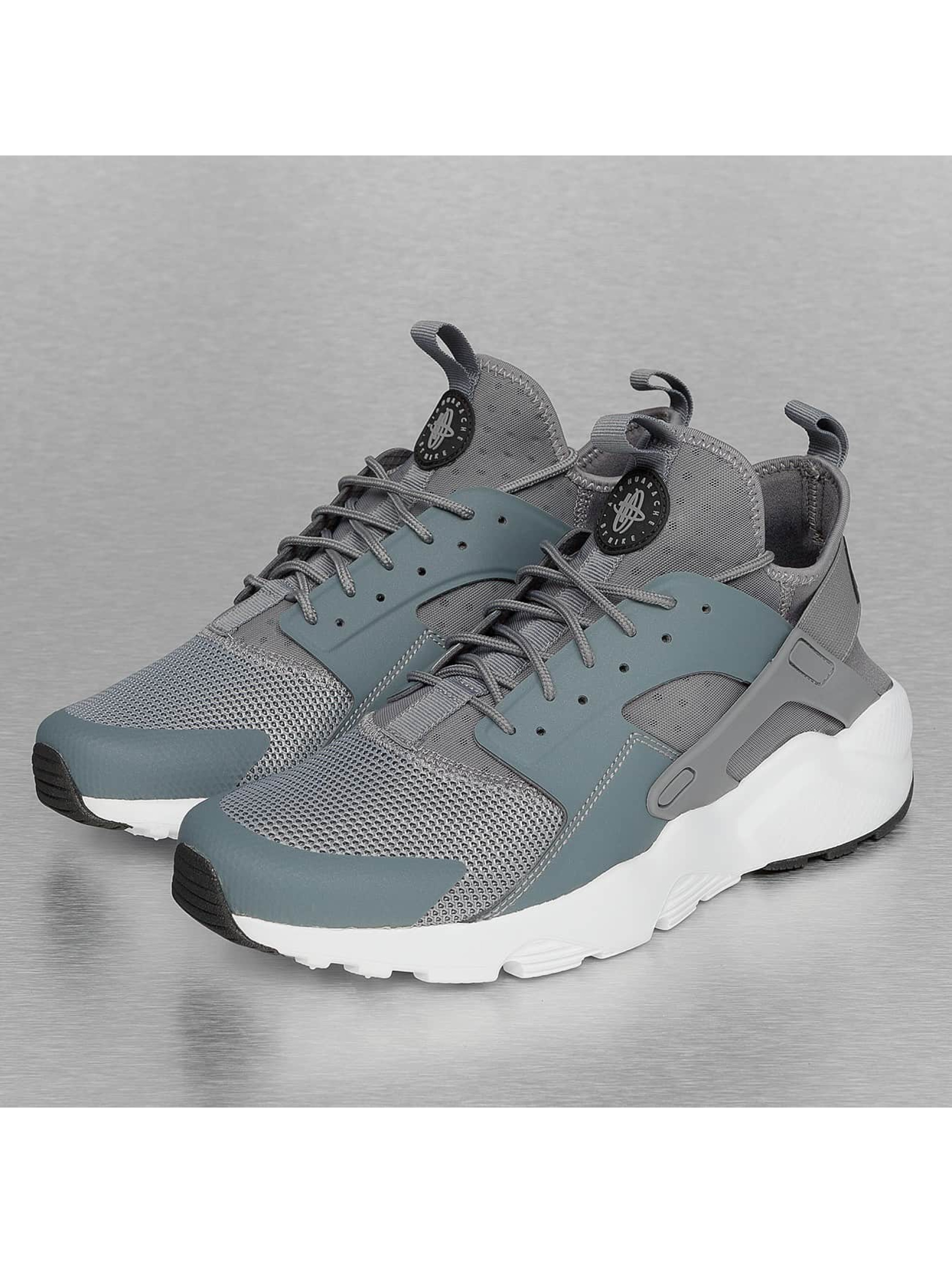 Nike Chaussures / Baskets Air Huarache Run Ultra en gris